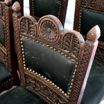 Антикварный комплект стульев с резными деталями