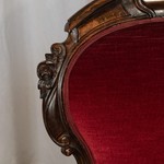 Антикварное кресло в стиле неорококо с резным навершием 1850-х гг. 