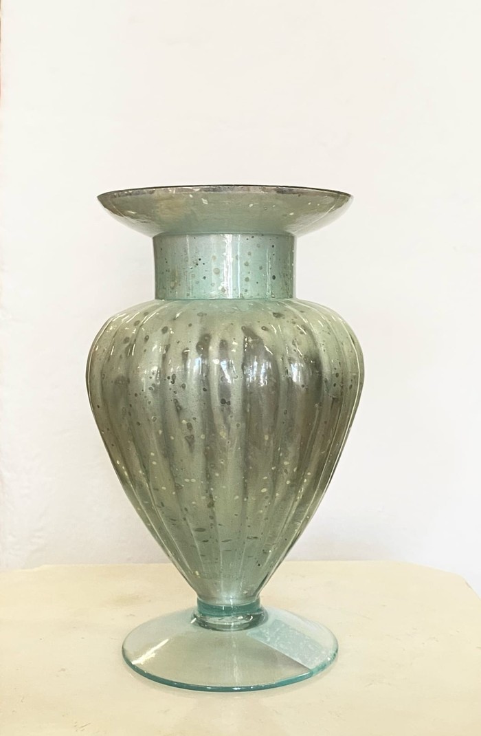Серебристо-зелёная ваза с эффектом старения