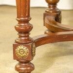 Антикварный обеденный стол с фигурной проножкой 1870-х гг. 