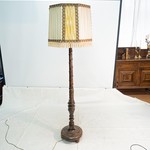 Старинная лампа-торшер с точеной ножкой 1920-х гг.
