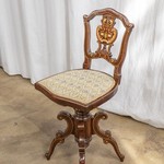 Антикварный стул с контрастной интарсией 1850-х гг. 