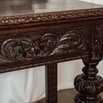 Антикварный столик-консоль с львиным маскароном 1850-х гг. 