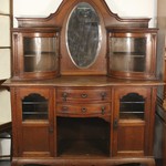 Антикварный буфет с застекленными объемами 1910-х гг. 