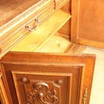 Антикварный буфет с резьбой растительного характера 1870-х гг. 