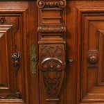 Антикварный немецкий буфет с раскрепованным фасадом и арочной нишей 1870-х гг. 