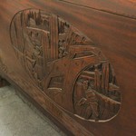 Антикварный китайский сундук с резными композициями 1910-х гг. 