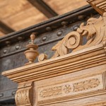 Антикварный буфет светлого дуба с резным убранством 1860-х гг. 