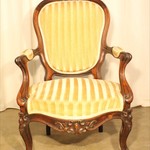 Пара антикварных стульев в стиле неорококо с резным навершием 1850-х гг. 