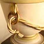 Антикварное кашпо на подставке в античной стилистике 1950-х гг. 