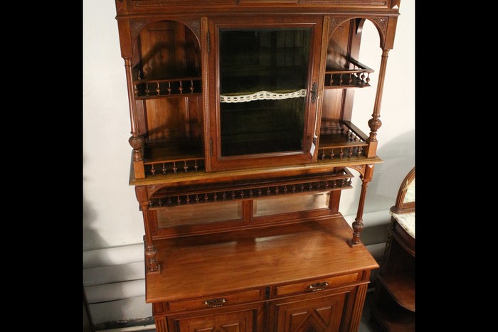 Антикварный буфет с резной балюстрадой 1860-х гг. 