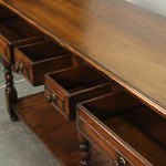 Антикварная дубовая консоль с точеными ножками 1940-х гг. 