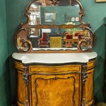 Антикварный сервант с мраморной столешницей и резным декоративным убранством 1850-х гг. 