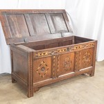 Антикварный сундук с контрастной интарсией 1760-х гг. 
