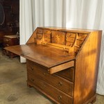 Антикварный дубовый секретер с контрастной интарсией 1780-х гг. 