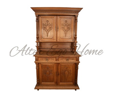 Антикварный буфет с декоративными медальонами 1860-х гг. 