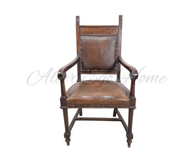 Антикварное кресло с кожаной обивкой 1880-х гг.