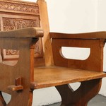 Антикварное дубовое кресло в архаичной стилистике 1920-х гг. 