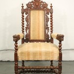 Антикварное кресло с резным щитковым навершием 1850-х гг. 
