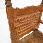 Старинное резное кресло