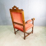 Антикварное кресло с мягкой обивкой 1870-х гг.