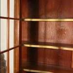 Антикварная горка с фигурной линией фасада 1900-х гг. 