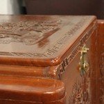 Антикварный китайский сундук с резными композициями 1910-х гг. 