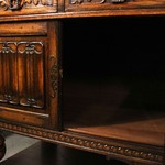 Антикварный сервант с резным убранством 1920-х гг. 