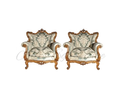 Старинные мягкие кресла из ореха  с резьбой 1950-х гг.