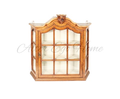 Антикварная настенная витрина со скошенными торцами 1890-х гг. 