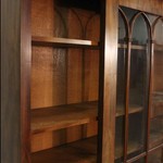 Антикварный книжный шкаф с арочным декором 1860-х гг. 