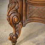 Антикварная кровать с фигурным навершием 1850-х гг. 