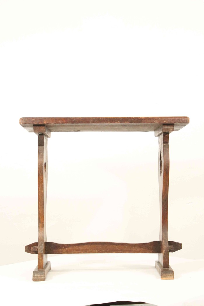 Антикварный дубовый столик 1920-х гг. 