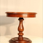 Антикварный стол с круглой столешницей 1950-х гг. 