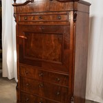 Антикварный секретер с резным навершием 1840-х гг. 