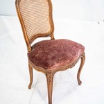 Комплект винтажных стульев из резного ореха