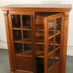 Антикварный книжный шкаф 1880-х гг. 