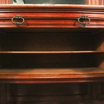 Антикварный сервант с зеркальным полотном и мраморной столешницей 1870-х гг. 