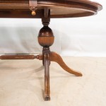 Винтажный кофейный стол с овальной столешницей с фактурным рисунком древесины 1960-х гг. 