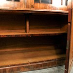 Антикварный книжный шкаф с арочным декором 1860-х гг. 