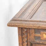 Антикварный сундук с контрастной интарсией 1760-х гг. 