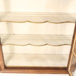 Антикварная настенная витрина со скошенными торцами 1890-х гг. 