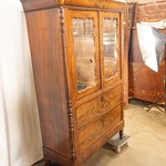 Антикварный шкаф с зеркальными полотнами 1850-х гг. 