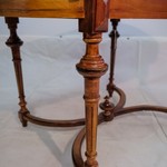 Антикварный стол с фигурной проножкой 1850-х гг.