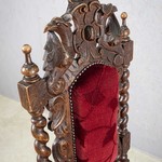 Антикварный стул с резной спинкой 1850-х гг.