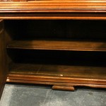 Антикварный книжный шкаф в неоготическом стиле 1910-х гг. 