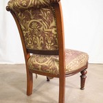 Антикварный стул с мягкой обивкой и спинкой капитоне 1880-х гг.