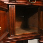 Антикварный сервант с зеркальным полотном и мраморной столешницей 1870-х гг. 