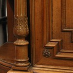 Антикварный одночастный буфет с резным навершием 1870-х гг. 