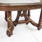 Антикварный стол в классическом стиле
